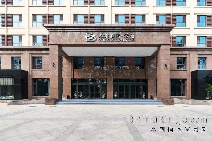 刘小龙 18233377288 丁明 18903113337 礼宾车—(车站,机场接送)
